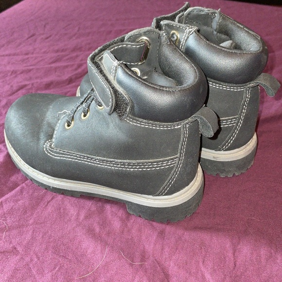 Wonder nation black toddler boots gently used size 8 - Picture 2 of 6
